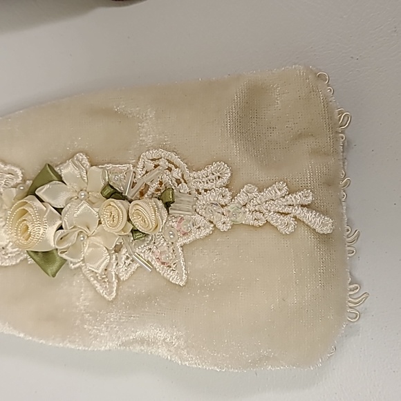 Velvet Victorian tiny purses - Picture 3 of 8
